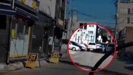 수원에서 택시가 보행자 4명 들이받아...운전자 "급발진" / YTN