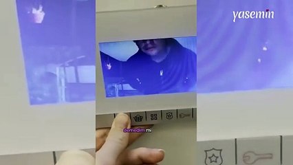 Eve geç saatte gelen bir adamın eşiyle konuşmaları izleyenleri güldürdü