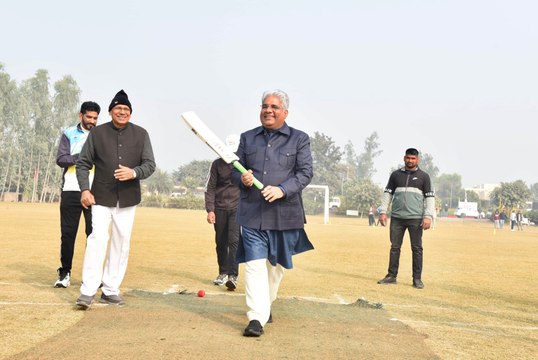 VIDEO: केंद्रीय मंत्री भूपेंद्र यादव ने खेला क्रिकेट मैच, खेल उत्सव का शुभारंभ