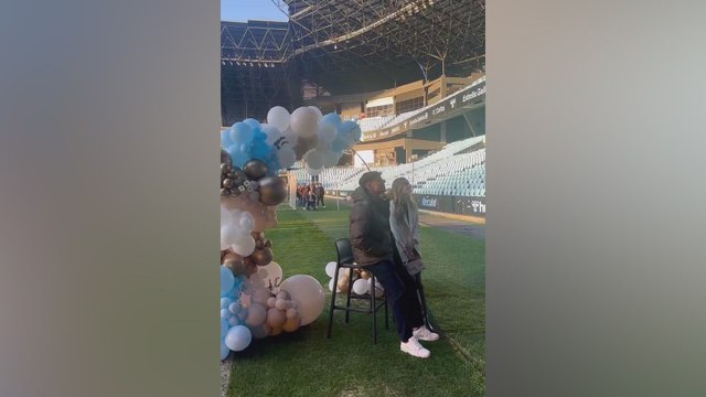 Gabri Veiga le pide matrimonio a su pareja en Balaídos