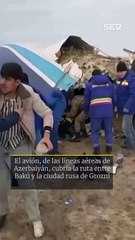 Un avión con 70 pasajeros se estrella en Kazajistán
