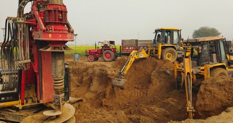 बोरवेल में जिंदगी, सलामती की दुआएं