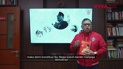 Pegang Buku 'Merah', Hasto Ngaku Taat Hukum