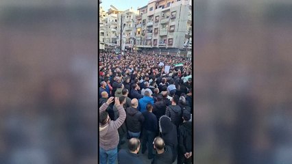 Syrer protestieren in mehreren Städten wegen Video von Angriff auf alawitischen Schrein