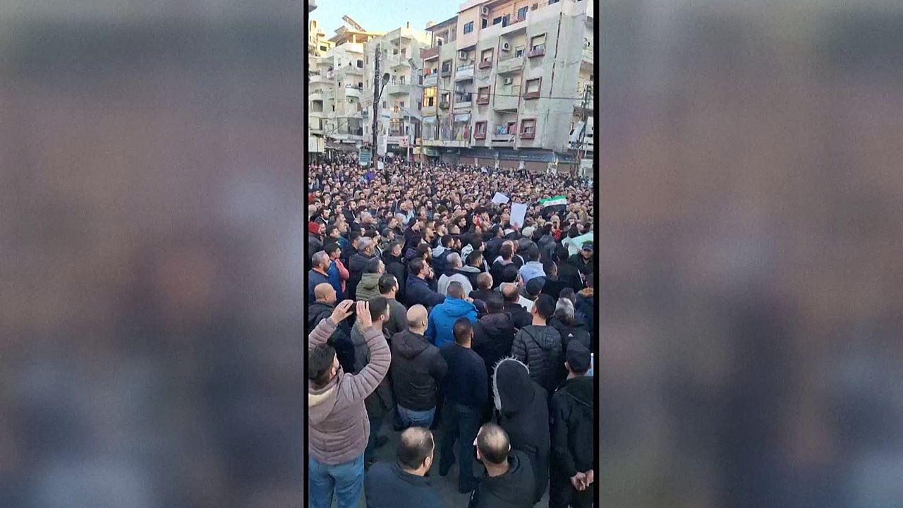 Syrer protestieren in mehreren Städten wegen Video von Angriff auf alawitischen Schrein