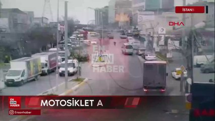 İstanbul Sultanbeyli'de İETT otobüsüne çarpan motosiklet alev alev yandı