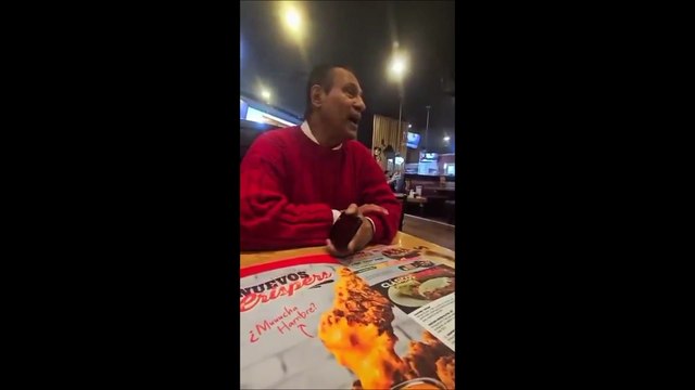 ¡Casi lo sacan a las patadas! Echan de restaurante a un invidente porque entró con el perro guía