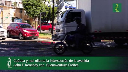 Caótica y mal oliente la intersección de la avenida John F. Kennedy con  Buenaventura Freites
