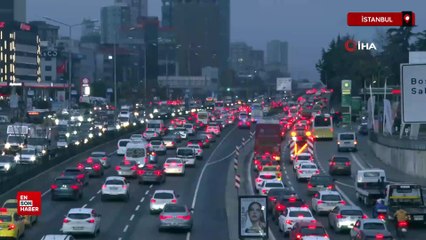 İstanbul'da yağmur sonrası trafik kilitlendi