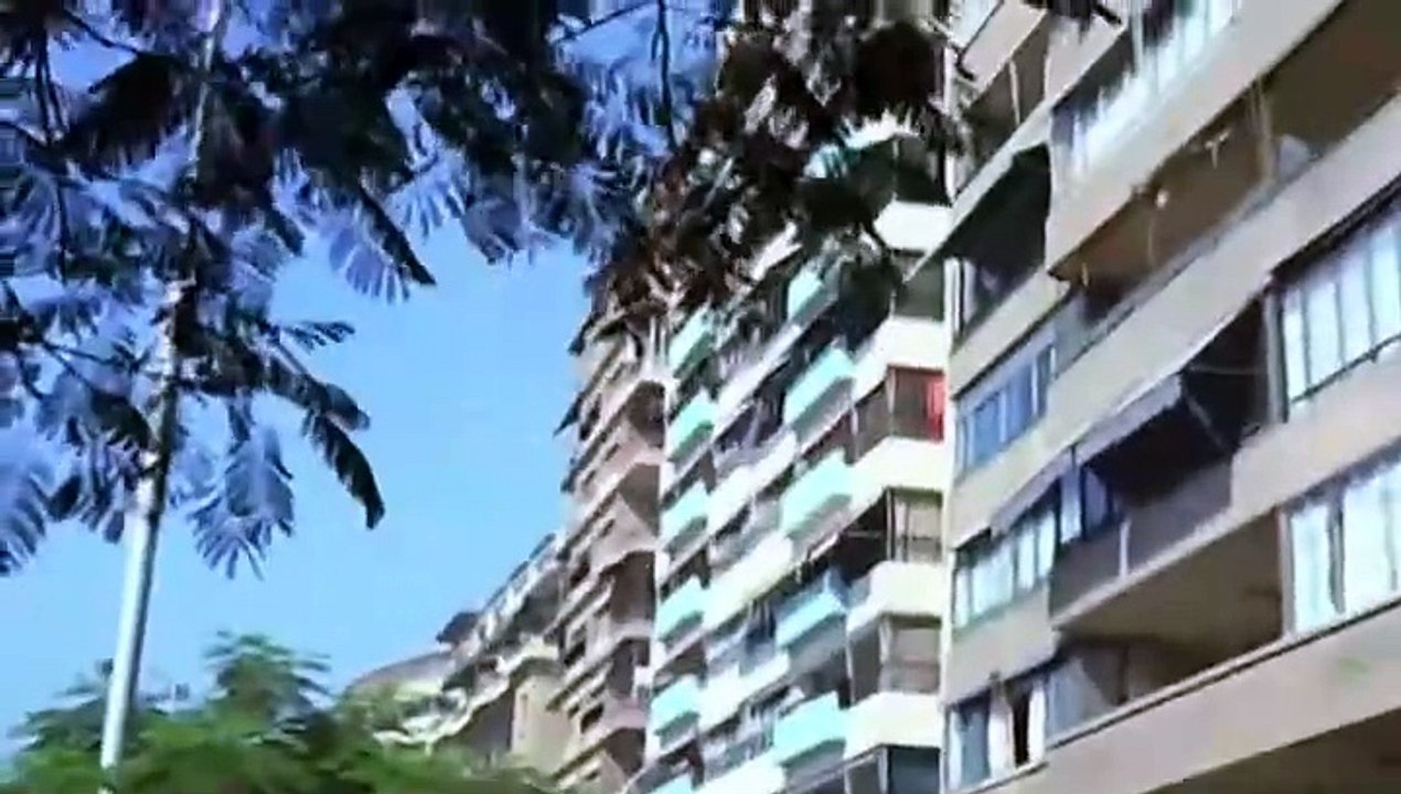 العداب فوق شفاه تبتسم Générique