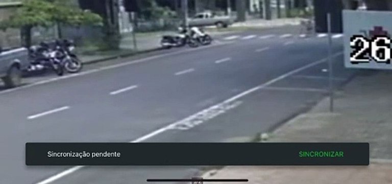 Motociclista é socorrido com suspeita de fraturas em braços e pernas após colisão em Umuarama