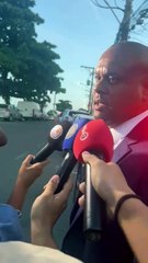 “Tiro foi por legítima defesa”, alega advogado do suspeito que baleou garçom; assista