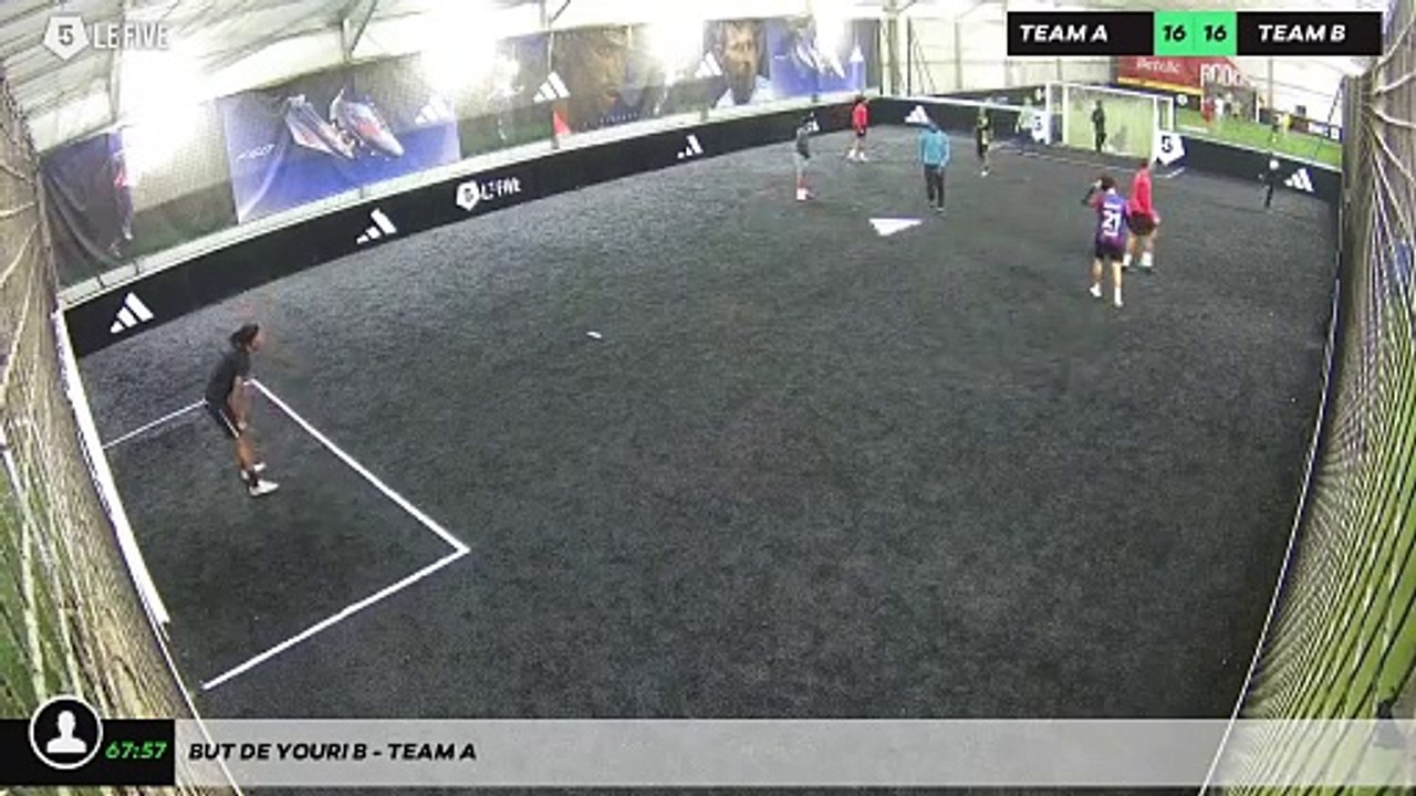 But de Youri B - Team A