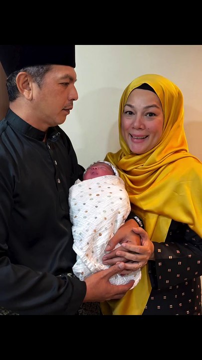 Sambut cucu sulung, smpat kongsi wajah cucu. Reaksi Shiera dan suami jadi bualan siap bawa ni sekali