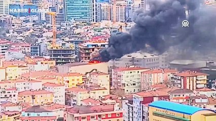 Şişli'de yıkımı yapılan binada yangın: Mahsur kalan işçiler var