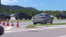 Motoristas burlam regras de trânsito no elevado do CIC, em Florianópolis