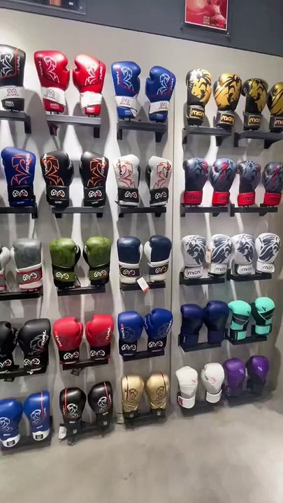 #GloveSMakeMeLookBadass #glovesareoff #glovesave #glovesboxing #glovesfashion    #glovesfetish #glovesforboy  #boxing #boxinggloves #boxingfitness #boxingworld #boxinghype #bagwork #boxingcoach #boxing🥊 #boxtok  #boxeo #boxer #rating #boxing #gloves