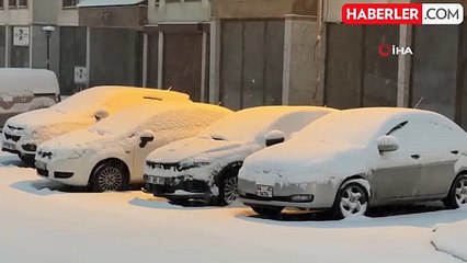 Yüksekova'da Yoğun Kar Yağışı, Taşımalı Eğitime Ara Verildi