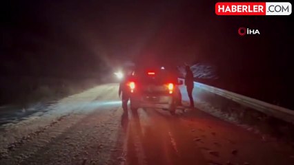 Adıyaman'da Kar Mahsur Kalan 9 Kişiyi Kurtardı