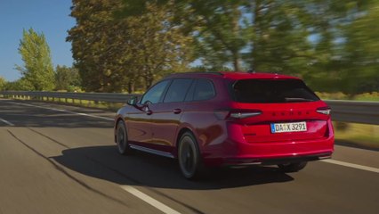 The new Škoda Superb Sportline Combi Driving Video