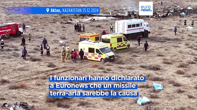 Aereo precipitato in Kazakistan, l'esperto militare russo: Probabilmente abbattuto da un missile