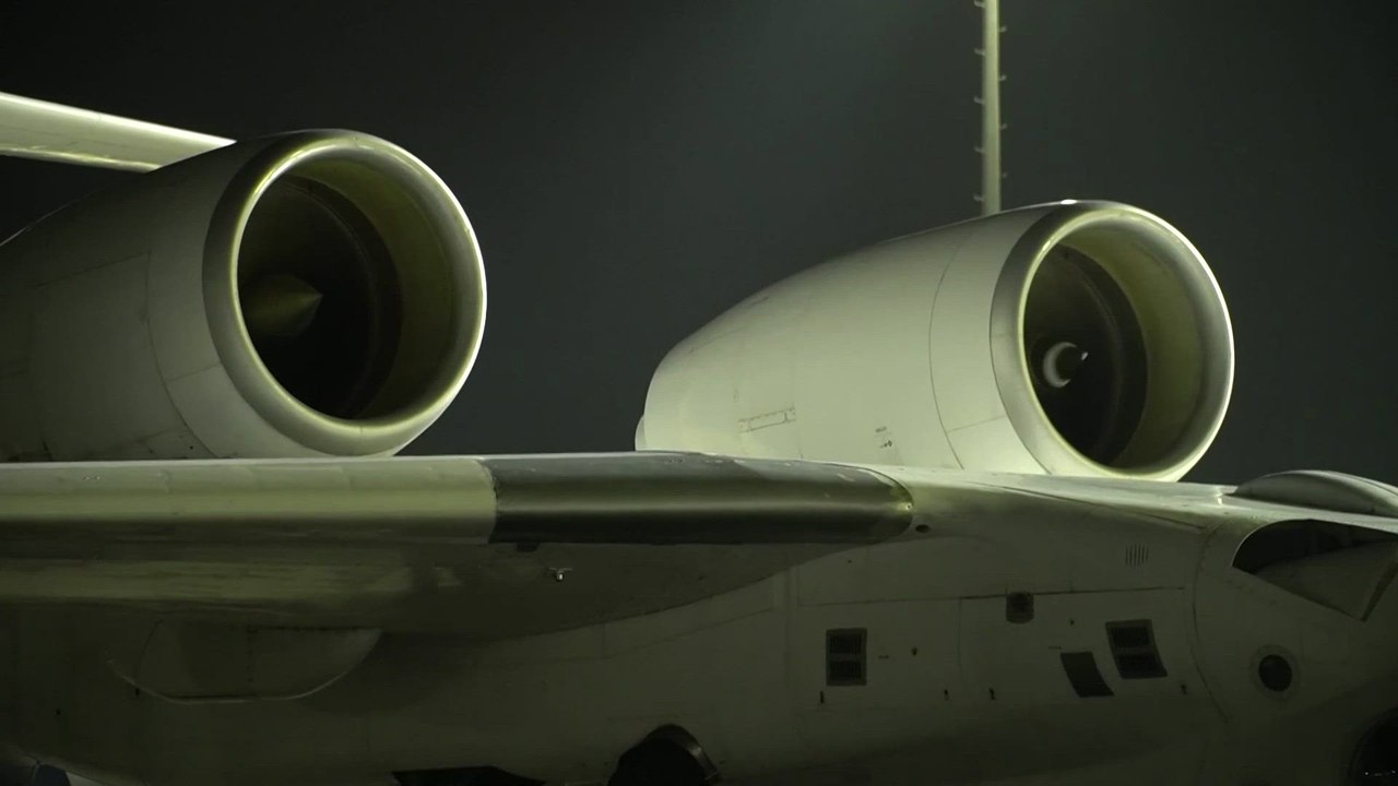 Los supervivientes del accidente de Azerbaijan Airlines llegan a Bakú