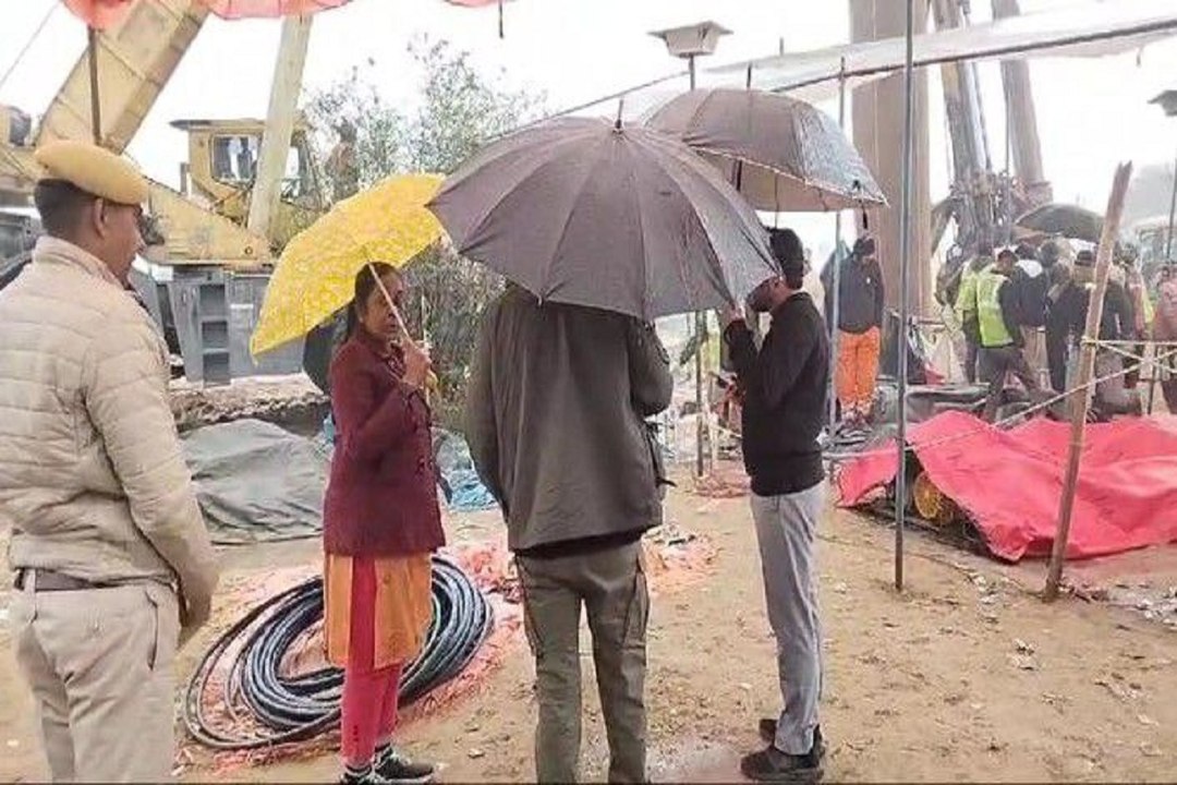Kotputli Borewell Rescue Operation : टूट रहा सब्र का बांध, लोगों की जुबान पर एक ही सवाल—कब निकलेगी चेतना, देखें रेस्क्यू ऑपरेशन का वीडियो