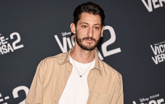 Pierre Niney se confie sur sa vie à la campagne avec sa famille : « Je ne pourrais plus jamais vivre en ville »