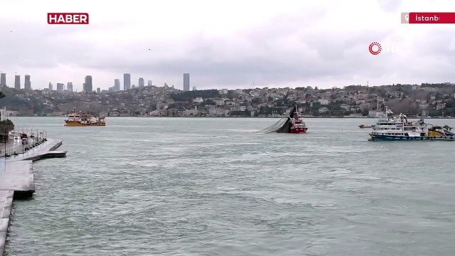 İstanbul'da balıkçı tekneleri akıntıya kapıldı