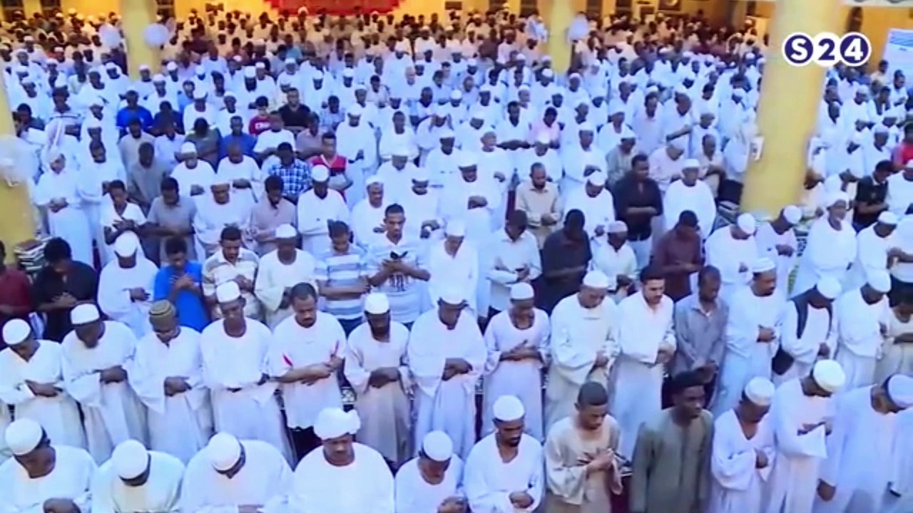 وَإِذَا رَأَيْتَهُمْ تُعْجِبُكَ أَجْسَامُهُمْ