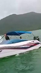 Criança é resgatada à deriva em bolha inflável no mar