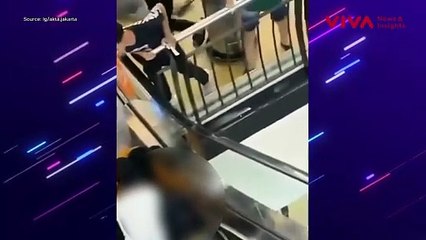 Detik-detik Bocah Terjepit Eskalator di Mall Season City