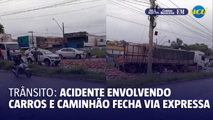 Acidente com caminhões e carros espalha cocos e fecha Via Expressa