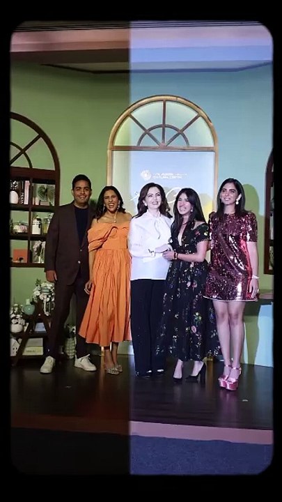 'A Night full of stars' at the NMACC Arts Cafe's launch event. #nitaambani #mukeshambani #ishaambani #shahrukhkhan #suhanakhan #katrinakaif #bollywood #anushkasharma #janvikapoor #ory #radhikamerchant #ambani #mumbai