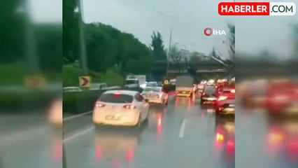 Bursa'da Fermuar Sistemi ile Ambulansa Yol Açıldı