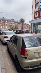 Conflicto en la calle termina con camioneta destrozando hotel 🚗💥