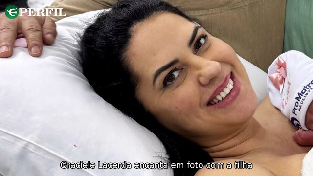 Graciele Lacerda e Zezé Di Camargo se emocionam com recém-nascida ao lado de Isis Valverde