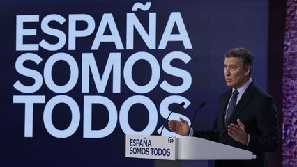 Feijóo vaticina un 2025 con el Gobierno "entre los juzgados y Waterloo" tras un año perdido