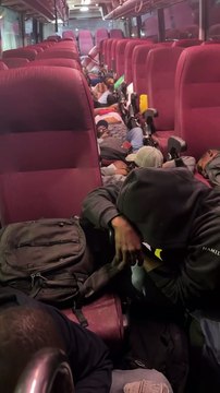 Detienen autobús con 70 ciudadanos haitianos en estatus migratorio irregular
