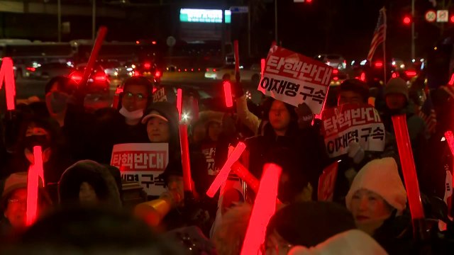 보수단체, 관저 앞 맞불 집회... 헌재, 탄핵 기각해야 / YTN