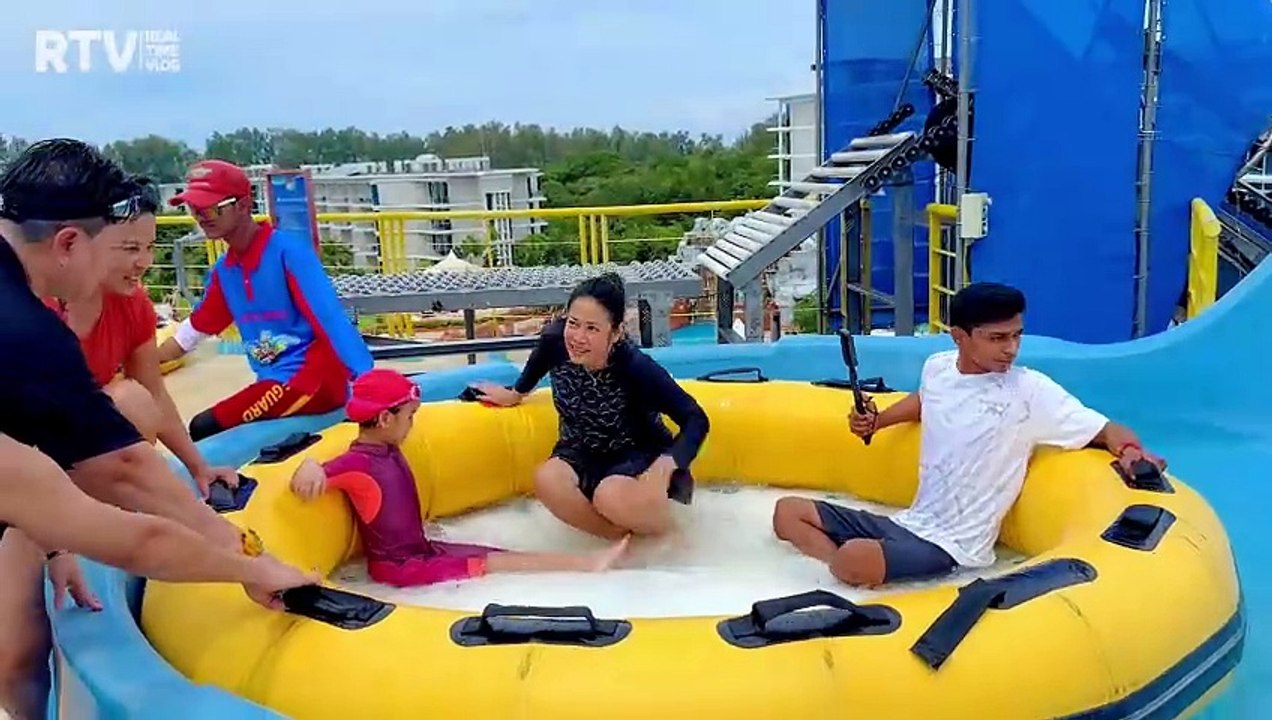 Thailand’s CRAZIEST Water Slide Experience! 🤯| Splash Jungle Water Park ...