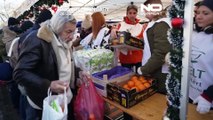 NO COMMENT: Miles de personas reciben comida en un evento benéfico navideño en Budapest