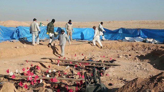 بدء انتشال رفات ما لا يقلّ عن مئة امرأة وطفل أكراد من مقبرة جماعية بجنوب العراق
