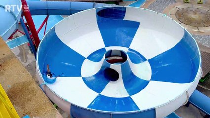 I got Stuck on this CYCLONE 🌀 Water Slide | Splash Jungle Water Park