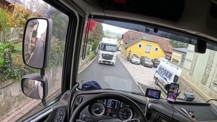 truck driver Got stuck head-to-head with another truck in a narrow street!