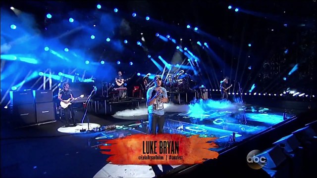 Crash My Party - Luke Bryan (live)