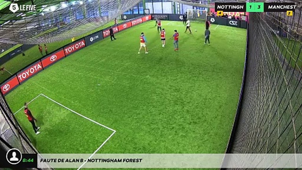 Faute de Alan B - Nottingham Forest