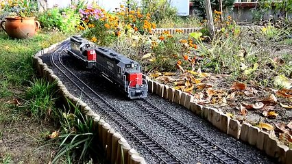 Pair of Southern Pacific units smoking and sounding well - SP diesel locos in HD