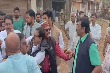 निगम की कार्रवाई के दौरान आपस में भीड़े कांग्रेसी नेता