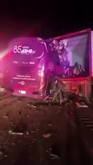 Oito pessoas morrem em colisão entre autocarro e camião no México